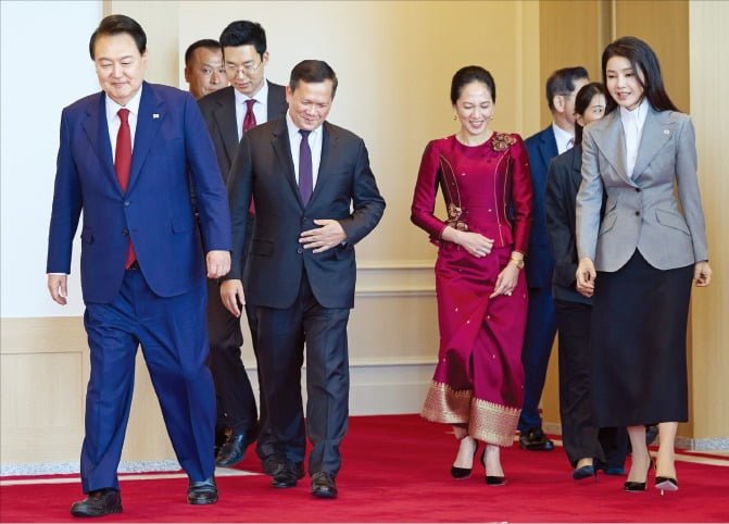 정상외교 재개한 윤석열 대통령, 캄보디아 총리와 회담