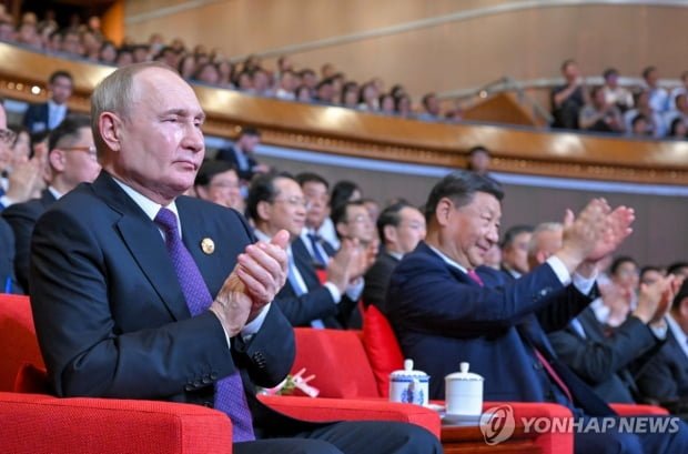 푸틴 구애에 미지근한 시진핑…러·서방 사이 줄타기 시도
