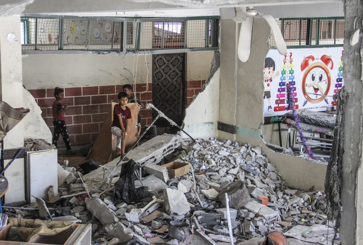 이스라엘군, ‘피난민 수용’ 가자지구 학교 공습…유아 등 최소 30명 사망｜동아일보