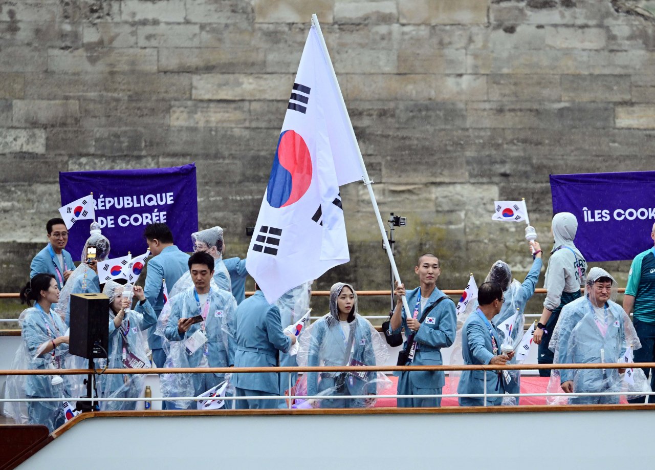 “개막식 ‘대형 실수’…한국 선수단을 북한으로 소개 [파리2024]”- 헤럴드경제