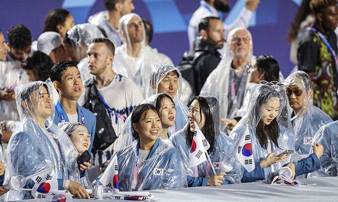 한국 선수단 입장 순간을 북한으로 소개? 2024 파리 올림픽 개회식서 황당 사건 벌어졌다