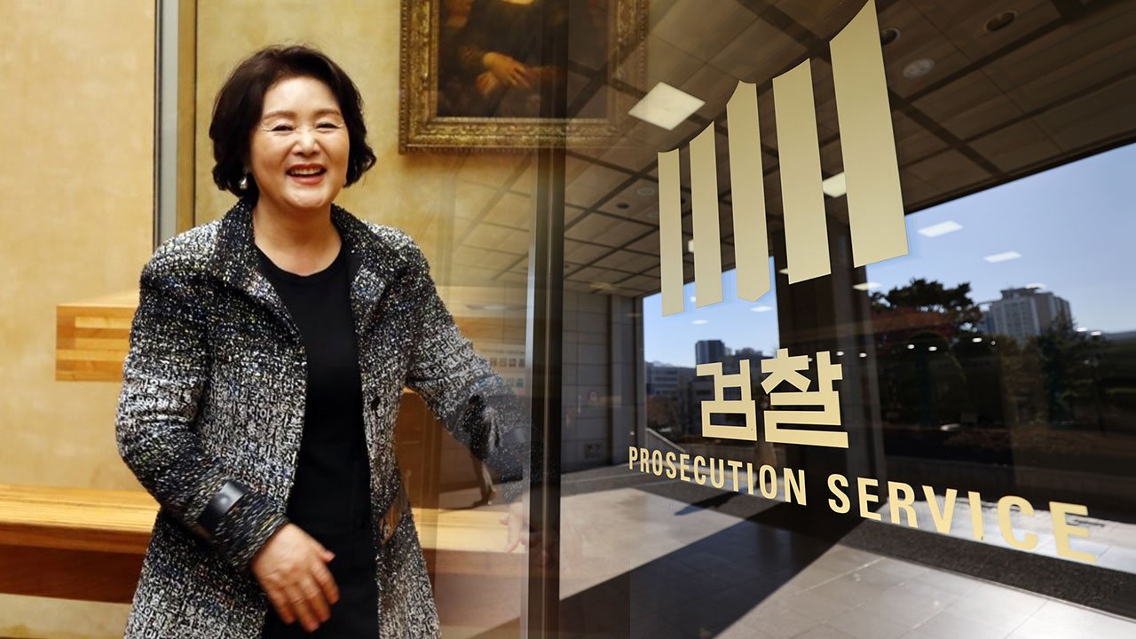 검찰, ‘김정숙 여사 샤넬 재킷 의혹’ 당시 청와대 행정관 소환 조사