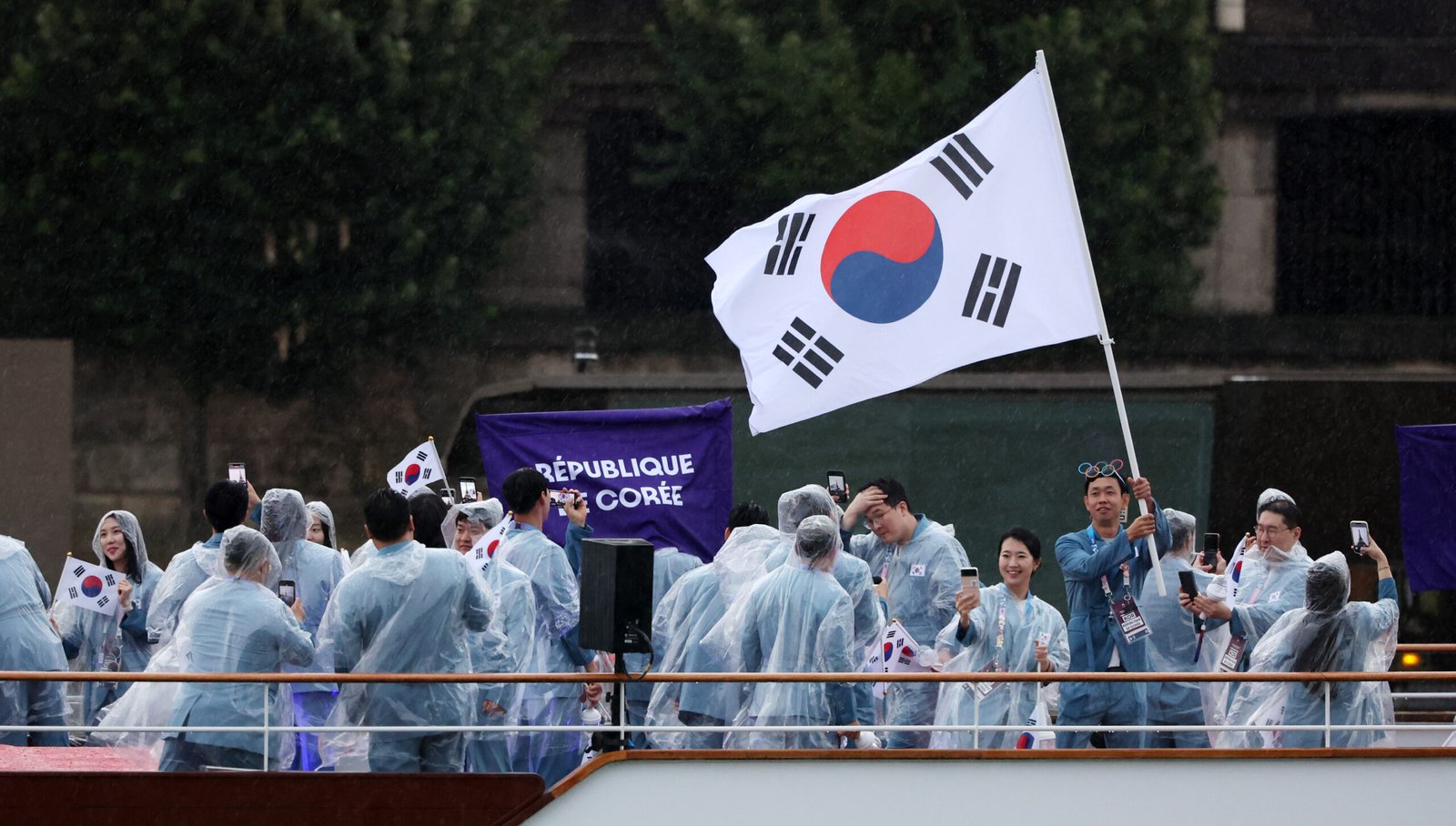 한국을 북한으로 소개한 장내 아나운서… 파리올림픽 개회식 사고 터졌다
